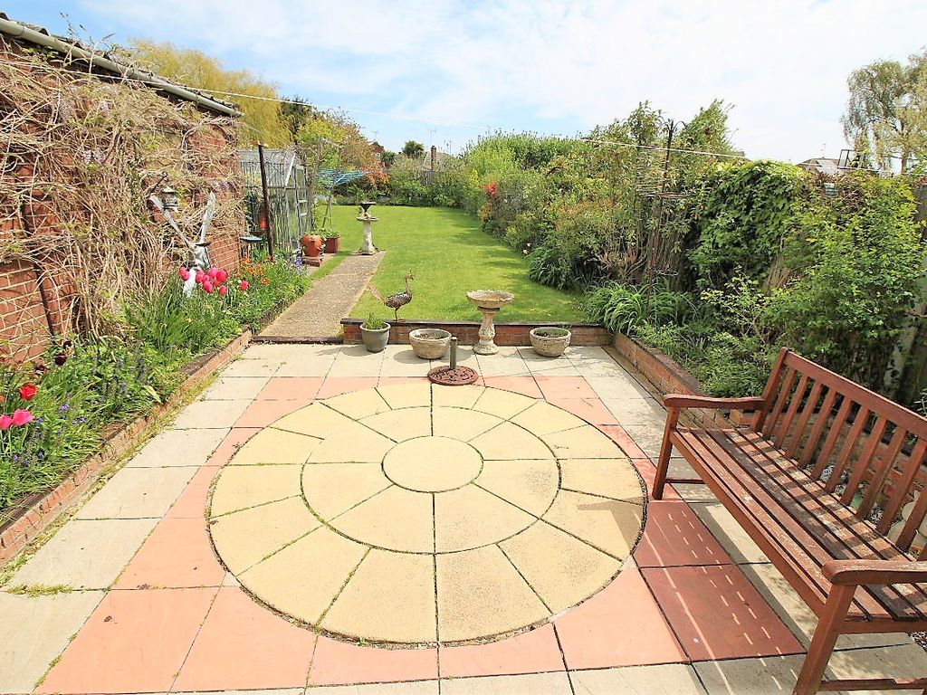 2 bed semidetached bungalow for sale in Park Square West, Clacton On