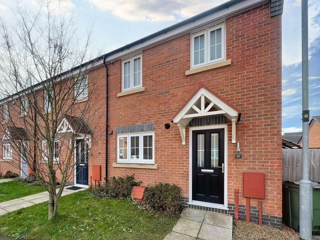3 bed town house for sale in Heatherley Grove, Wigston, Leicester LE18