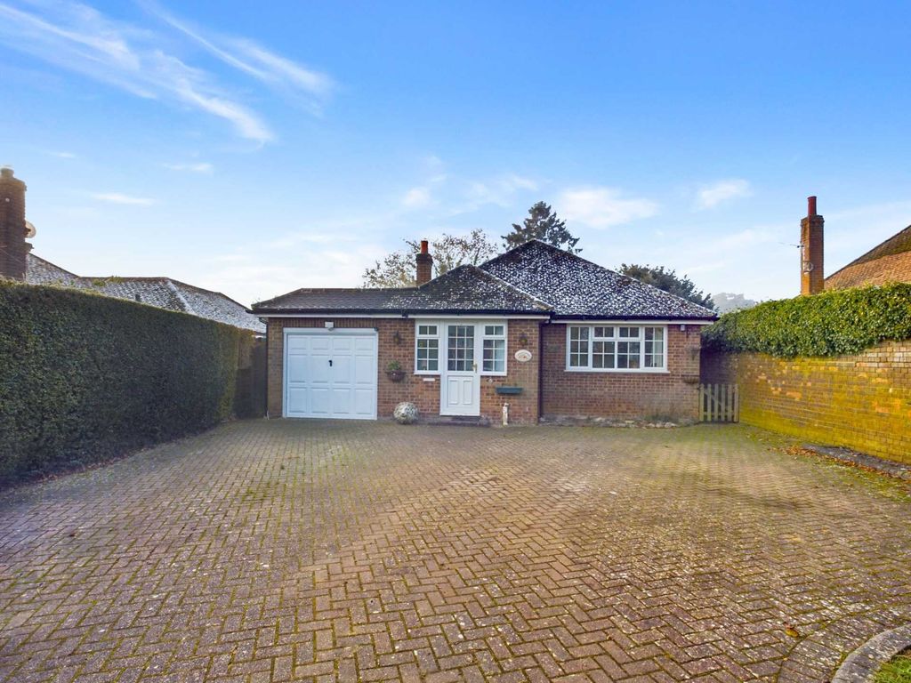 3 bed detached bungalow for sale in Water End, Stokenchurch HP14, £