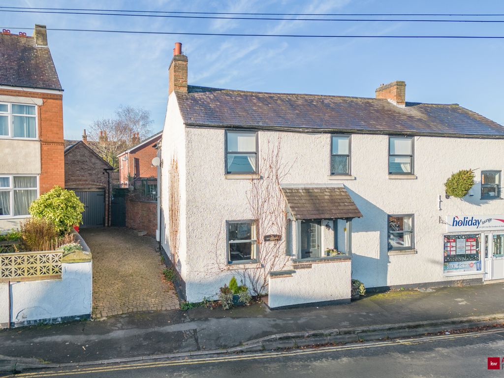 4 bed semidetached house for sale in Lutterworth Road, Burbage