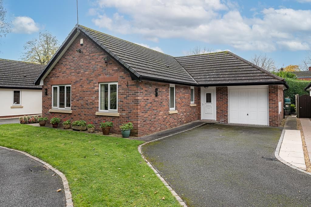 2 bed detached bungalow for sale in Swanlow Lane, Winsford CW7, £