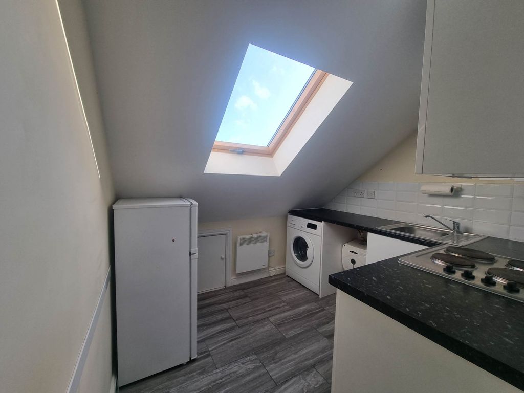 1 bed flat to rent in The Roundway, London N17, £1,275 pcm Zoopla