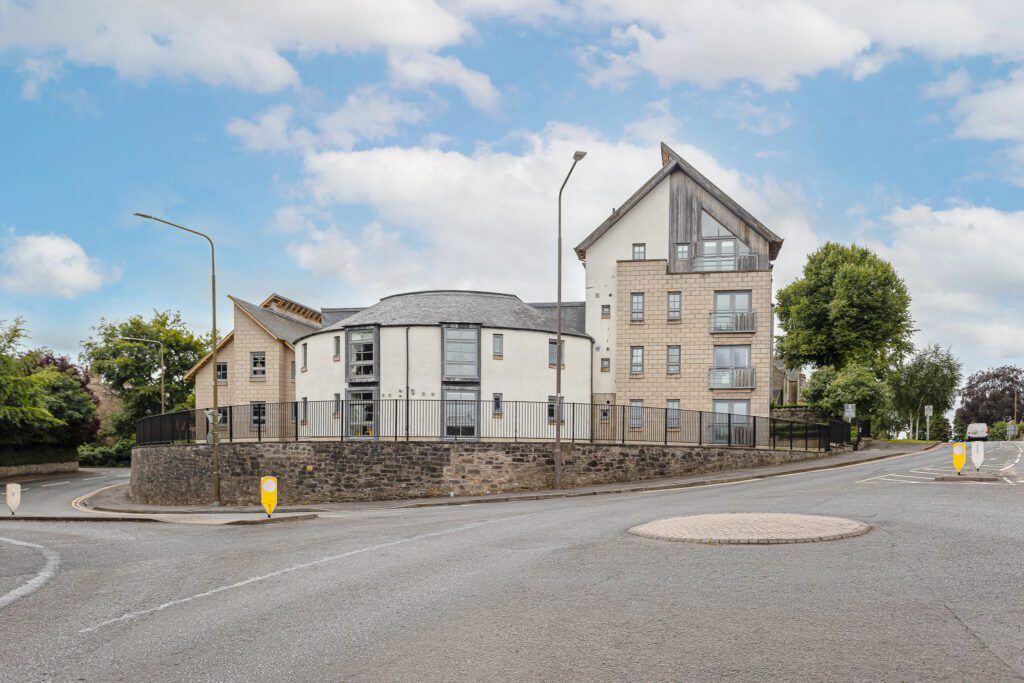 2 bed flat for sale in Old School Court, Linlithgow EH49, £235,000 Zoopla
