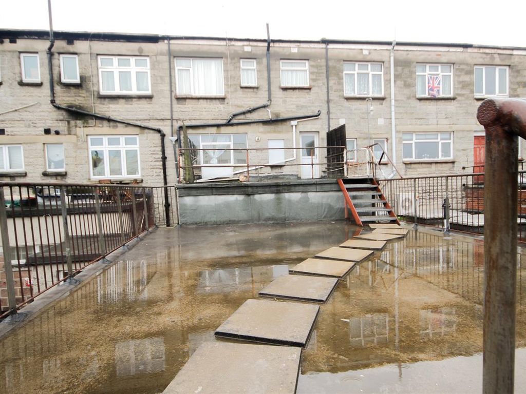 4 bed flat to rent in Shirley Road, Shirley, Southampton SO15, £1,575