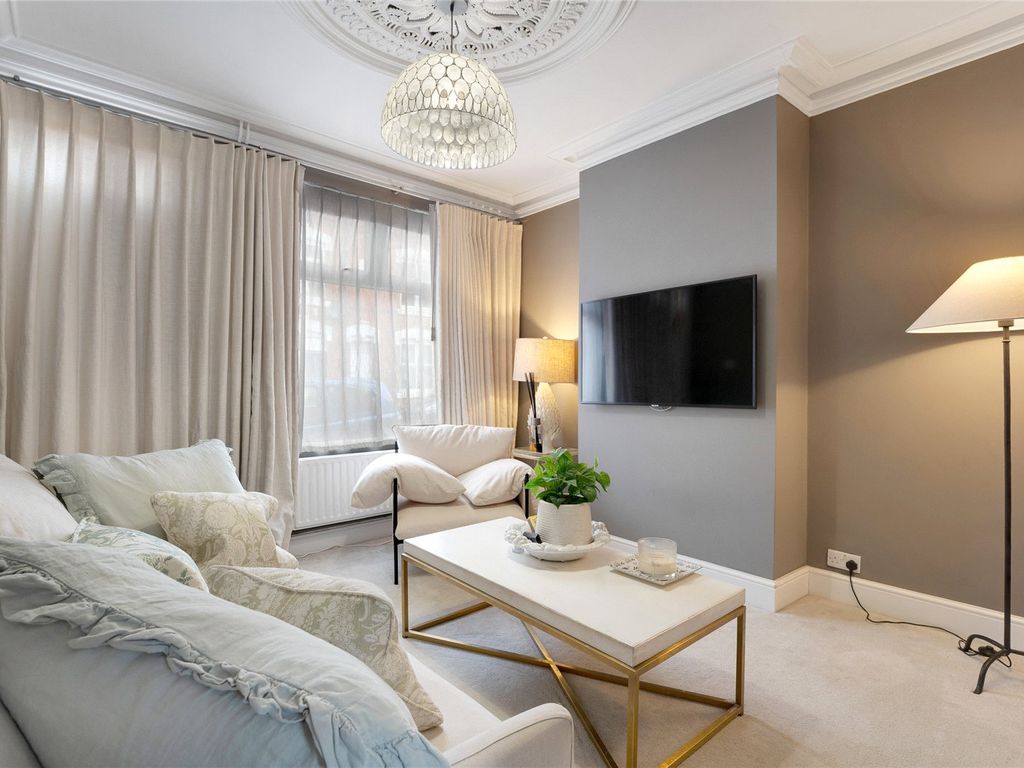 3 bed end terrace house for sale in Avenue Road Extension, Clarendon