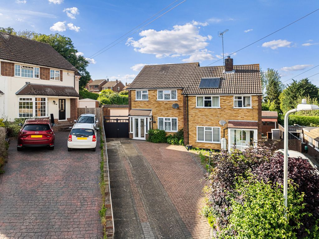 3 bed semidetached house for sale in Bracondale Avenue, Istead Rise