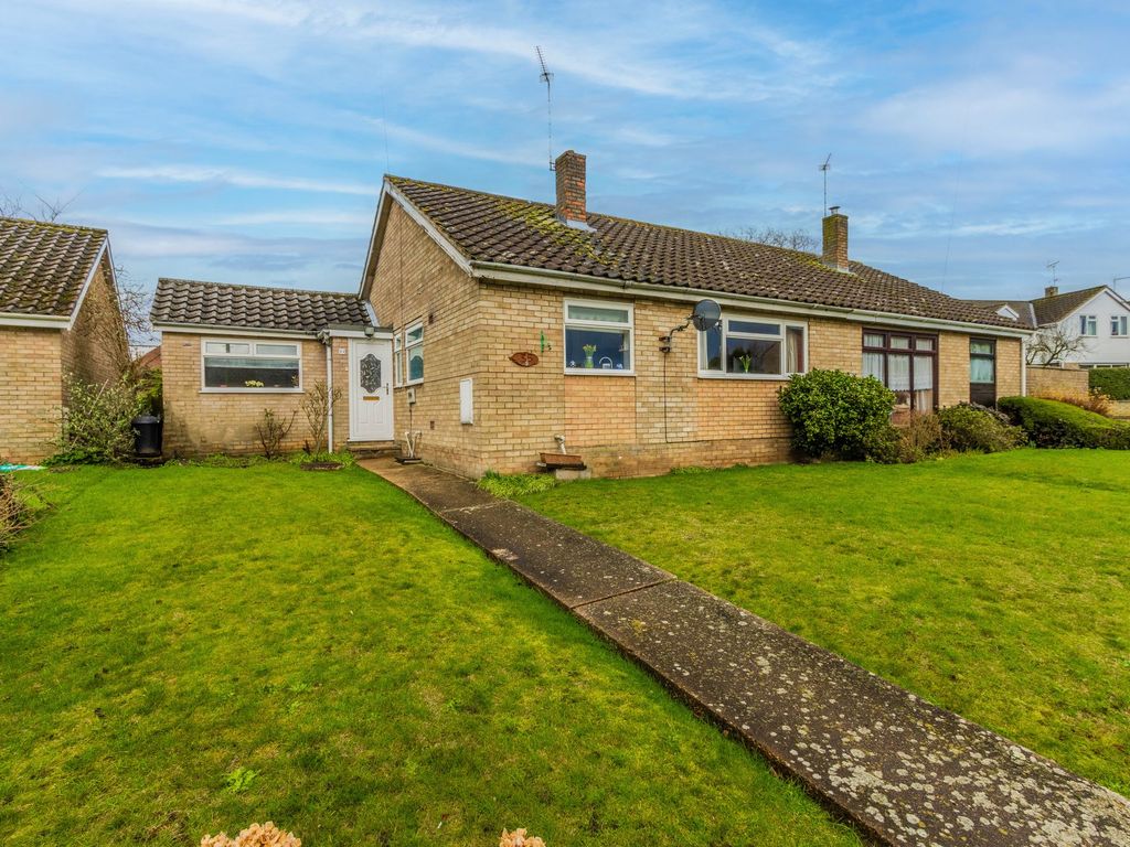 3 bed semidetached bungalow for sale in Links Way, Thurlton NR14, £200,000 Zoopla