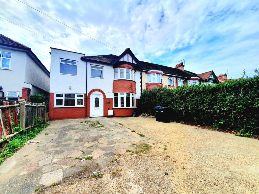 Room to rent in Church Street, London N9, £875 pcm Zoopla