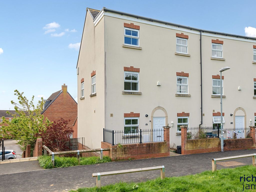 4 bed terraced house for sale in Daisy Brook, Royal Wootton Bassett