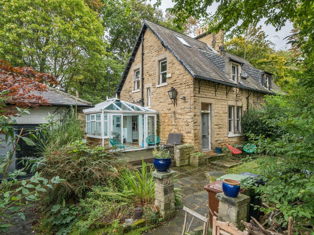 4 bed semidetached house for sale in Oakwood Grange Lane, Roundhay