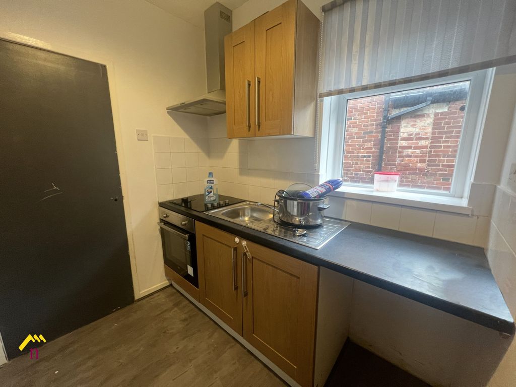 1 bed flat to rent in CoOp Villas, Bloomhill Road, Moorends, Doncaster