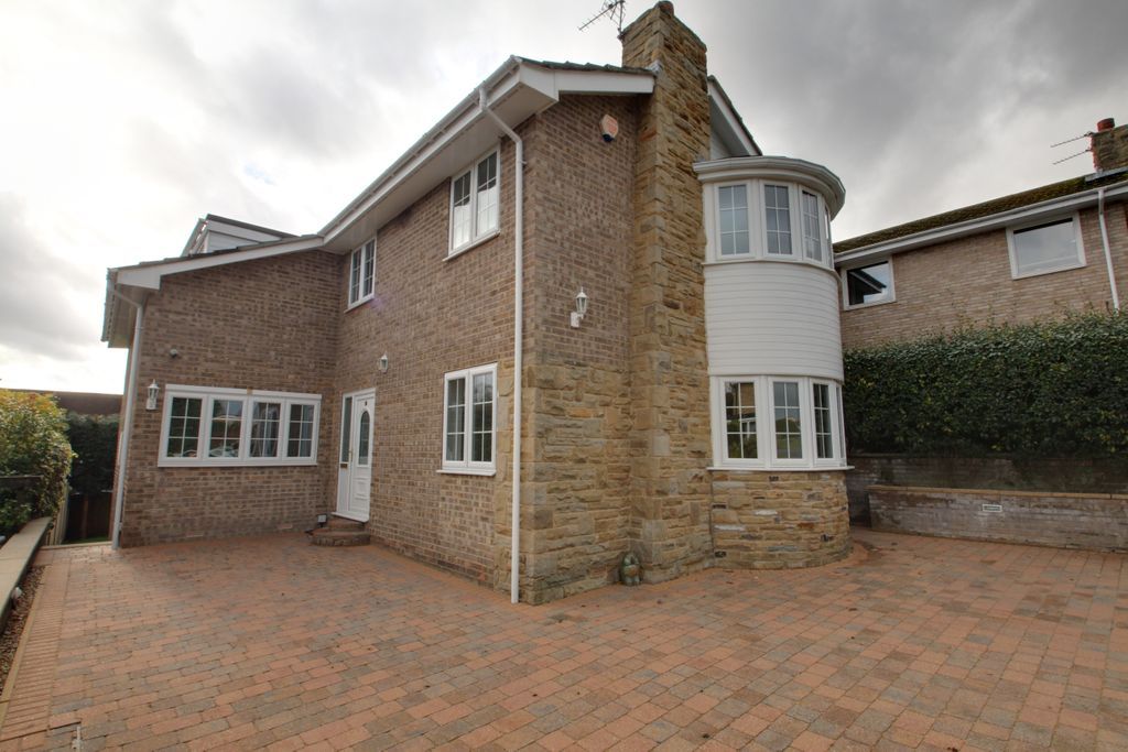 Wharfe Close, Leeds LS16  