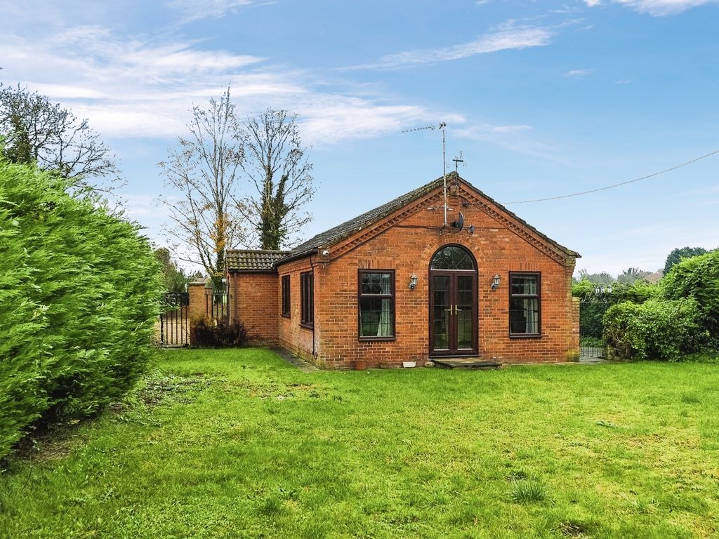 3 bed detached bungalow for sale in Hargate Lane, Terrington St