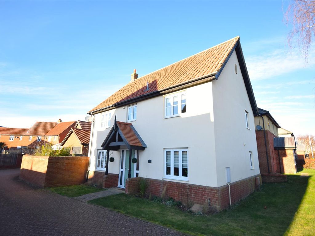 4 bed detached house for sale in Bawburgh Road, Easton, Norwich NR9, £