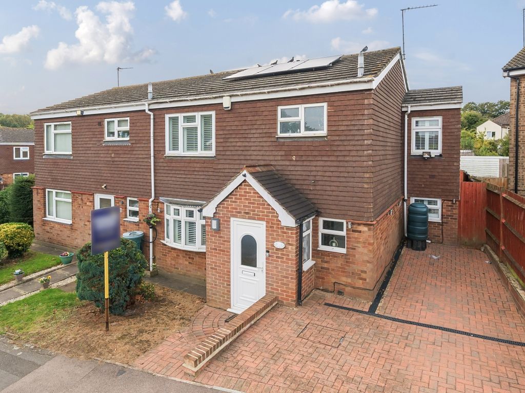 4 bed semidetached house for sale in Elm Drive, Swanley BR8, £425,000
