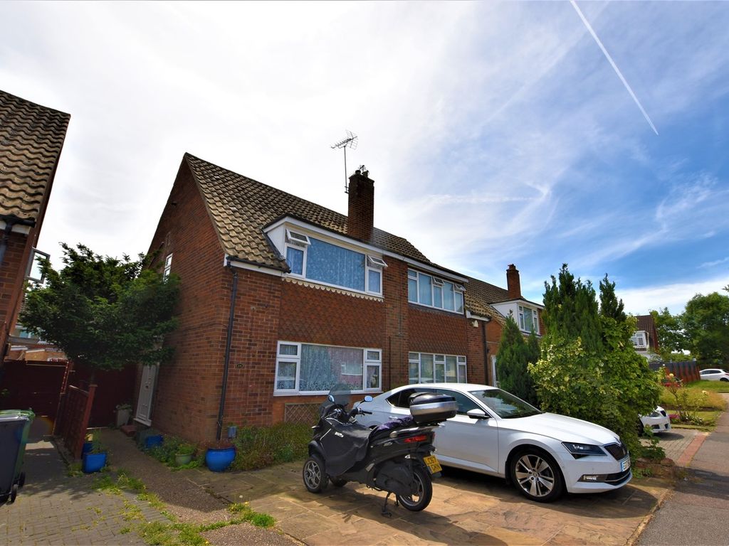 3 bed semidetached house to rent in Ousden Drive, Cheshunt EN8 Zoopla
