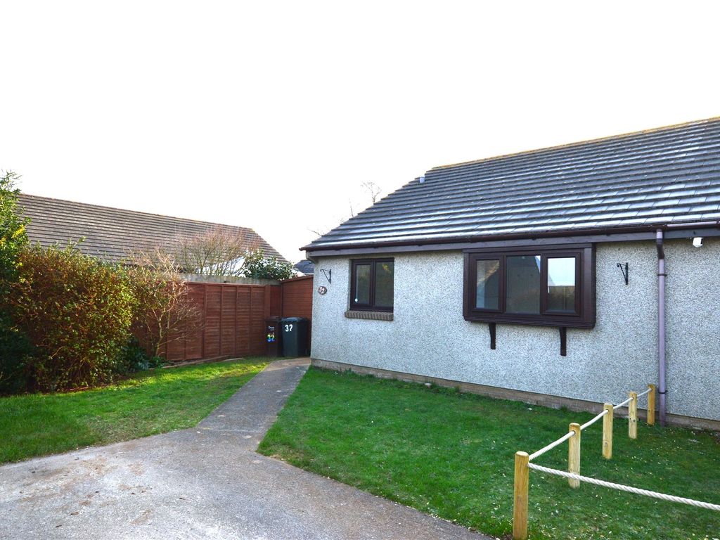 2 bed bungalow to rent in Treloweth Way, Pool, Redruth, Cornwall TR15