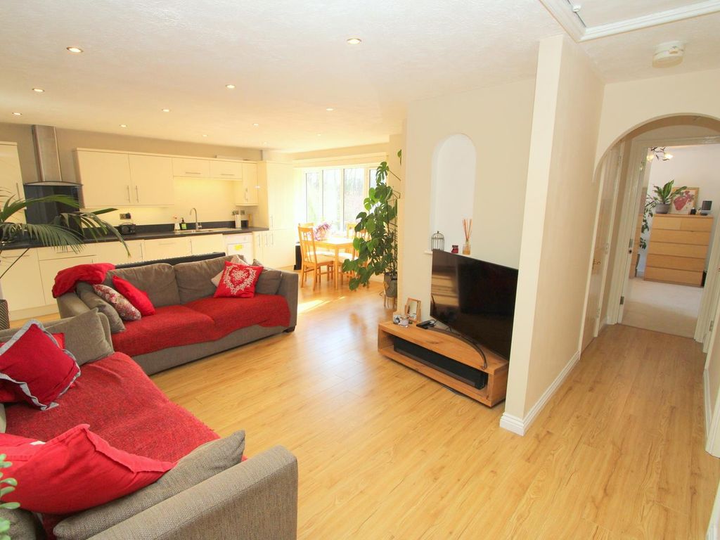 2 bed flat for sale in Leeds Court, Denmark Road, Carshalton SM5 Zoopla