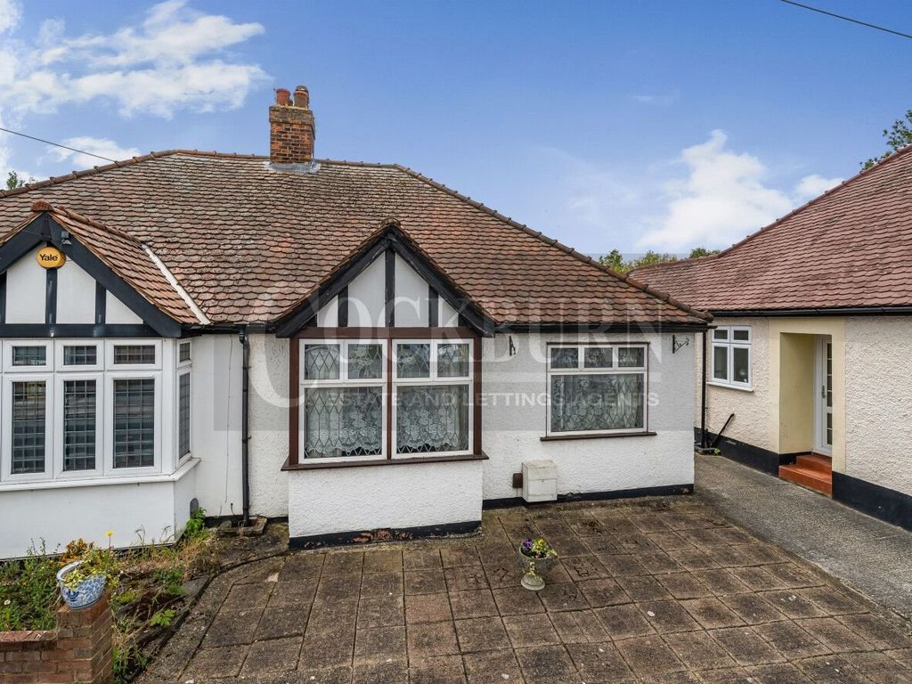 3 bed semidetached bungalow for sale in Blanmerle Road, New Eltham SE9