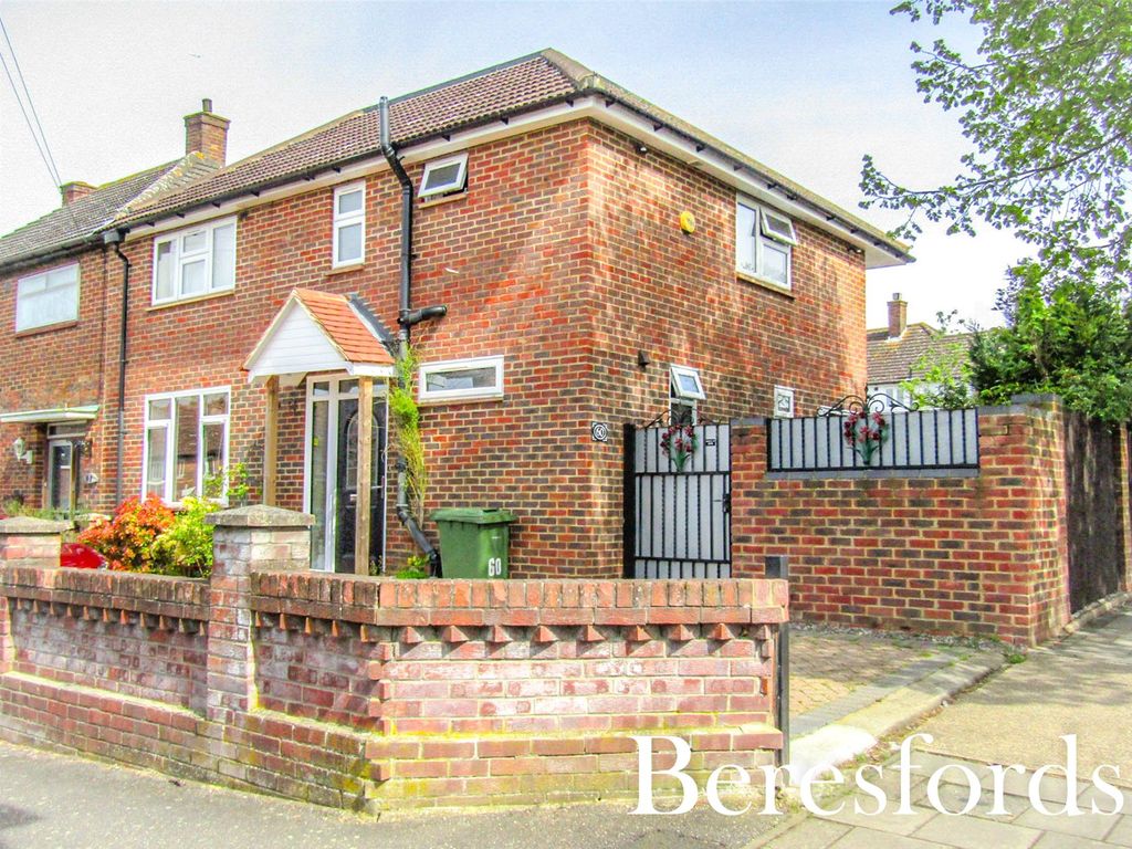 4 bed end terrace house for sale in Whitchurch Road, Romford RM3, £