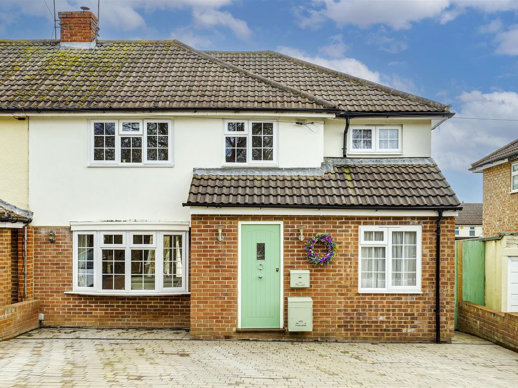 4 bed semidetached house for sale in Grace Gardens, Thorley,