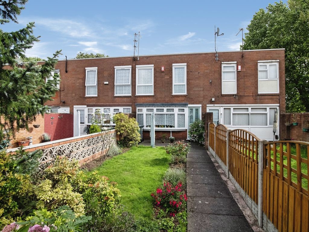 3 bed terraced house for sale in Queens Close, Smethwick B67, £200,000