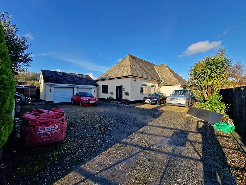 4 bed detached bungalow for sale in Heol Cae Gurwen, GwaunCaeGurwen