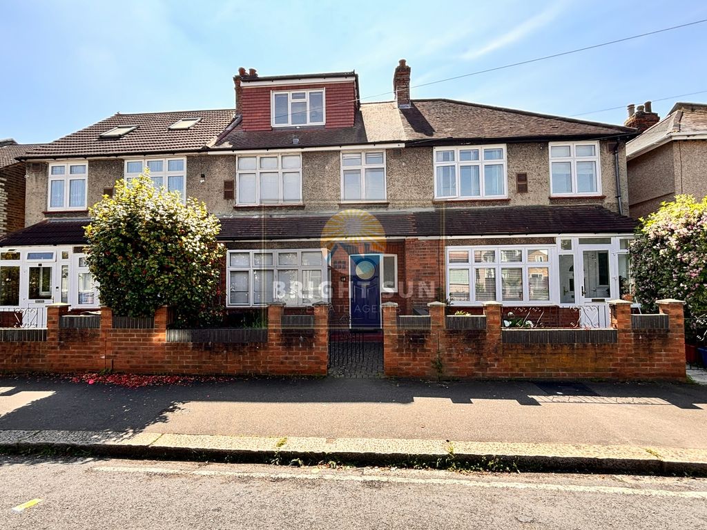 4 bed terraced house for sale in Albion Road, Hounslow TW3, £550,000