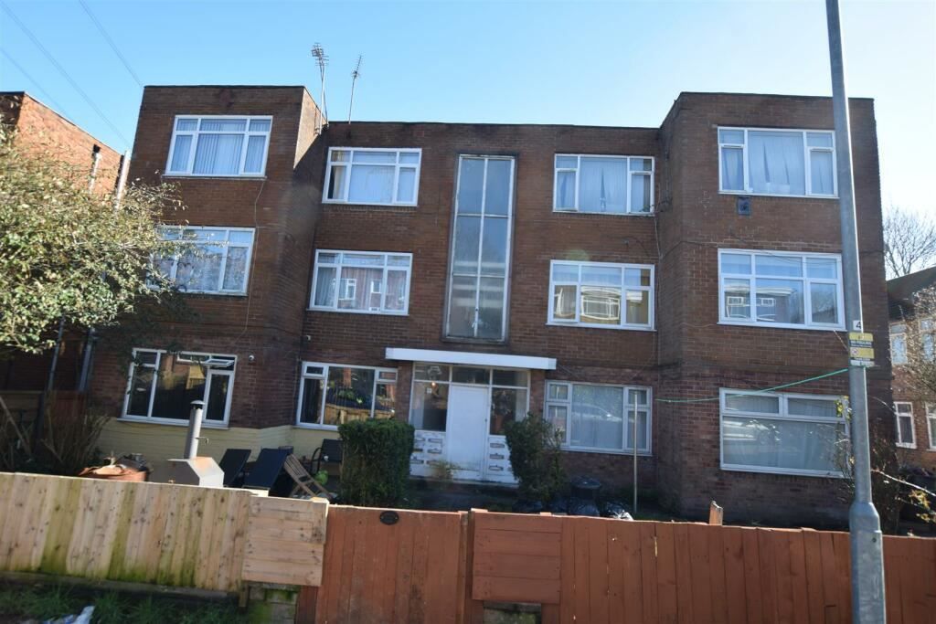 1 bed flat for sale in Baguley Crescent, Middleton, Manchester M24 Zoopla