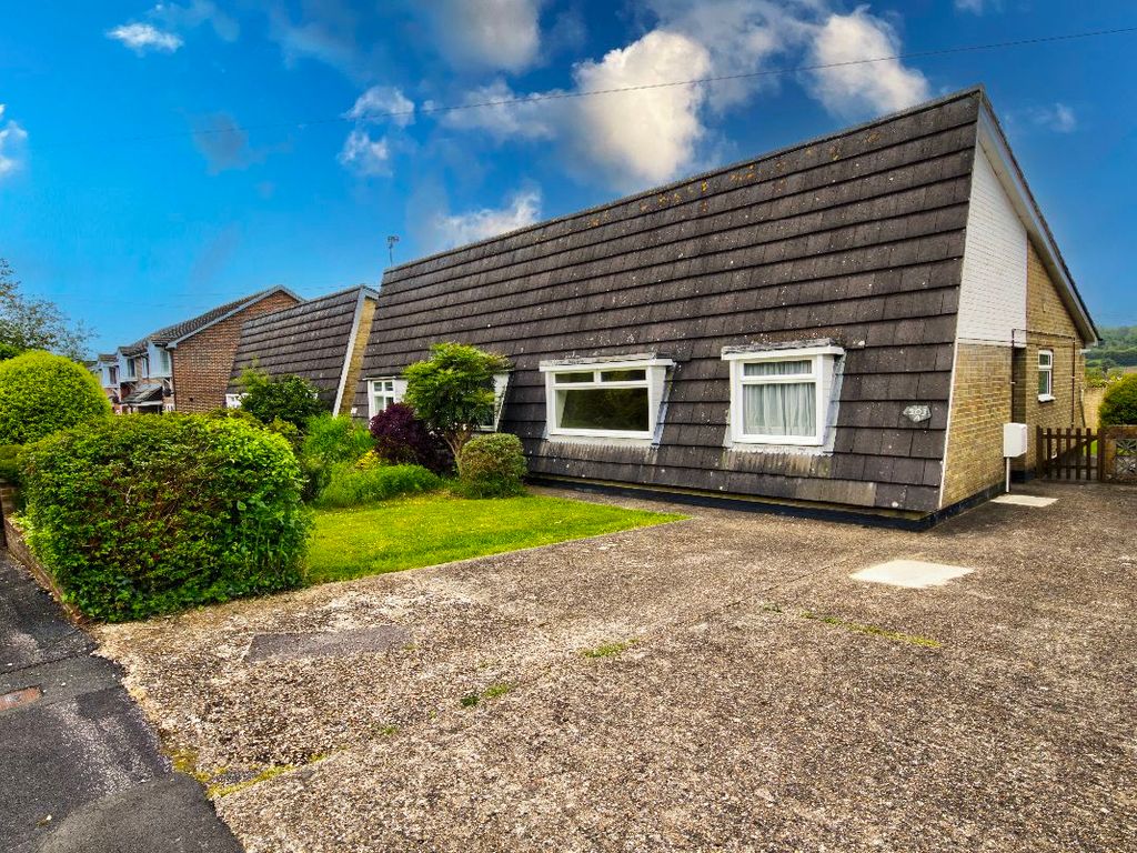 2 bed semidetached bungalow for sale in London Road, Horndean, Waterlooville PO8, £285,000 Zoopla