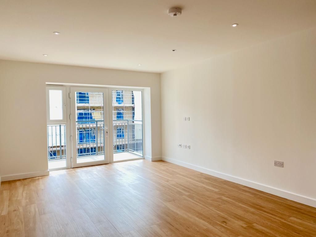 2 bed flat to rent in Fermont House, 15 Beaufort Square, Beaufort Park