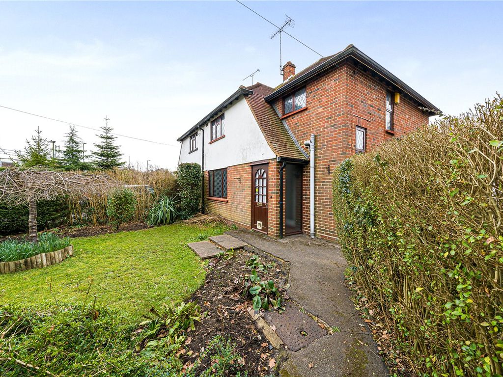 3 bed semidetached house to rent in Green Farm Road, Bagshot, Surrey
