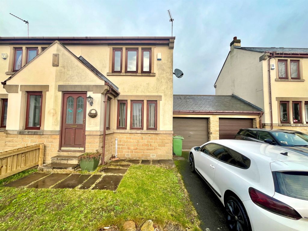 2 bed semidetached house for sale in Holme Farm Court, New Farnley
