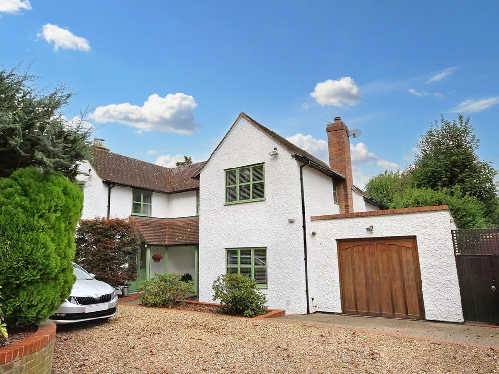 4 bed detached house for sale in Nevells Road, Letchworth Garden City
