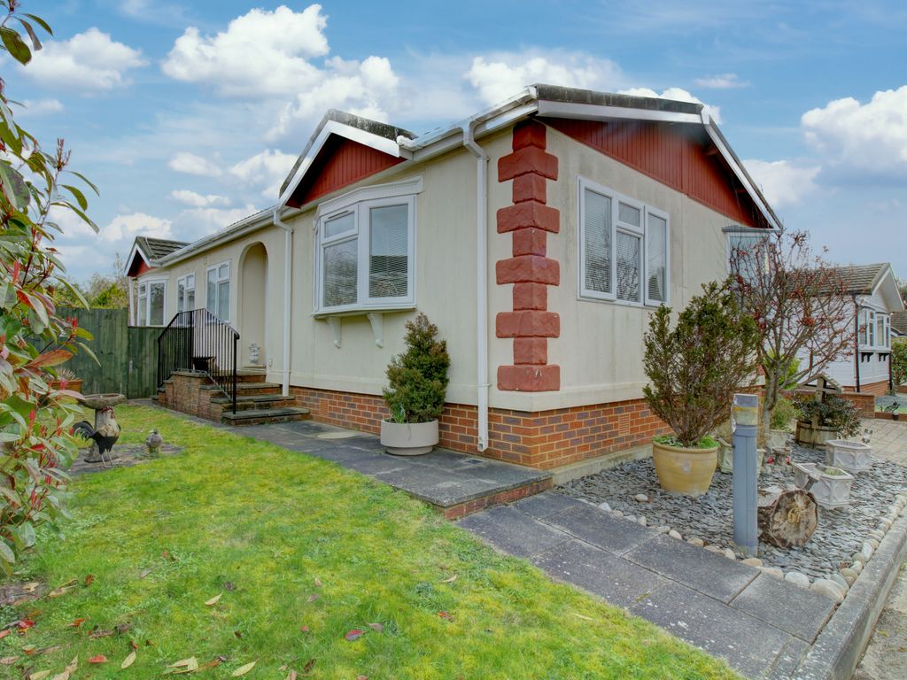 3 bed mobile/park home for sale in Roof Of The World Caravan Park