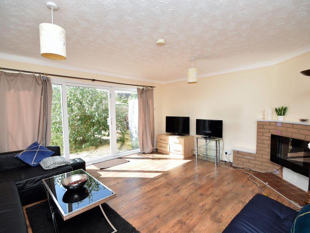 3 bed terraced house for sale in Bates Green, New Costessey, Norwich