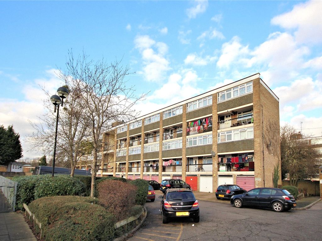 3 bed for sale in Walton Court, Woking GU21 Zoopla