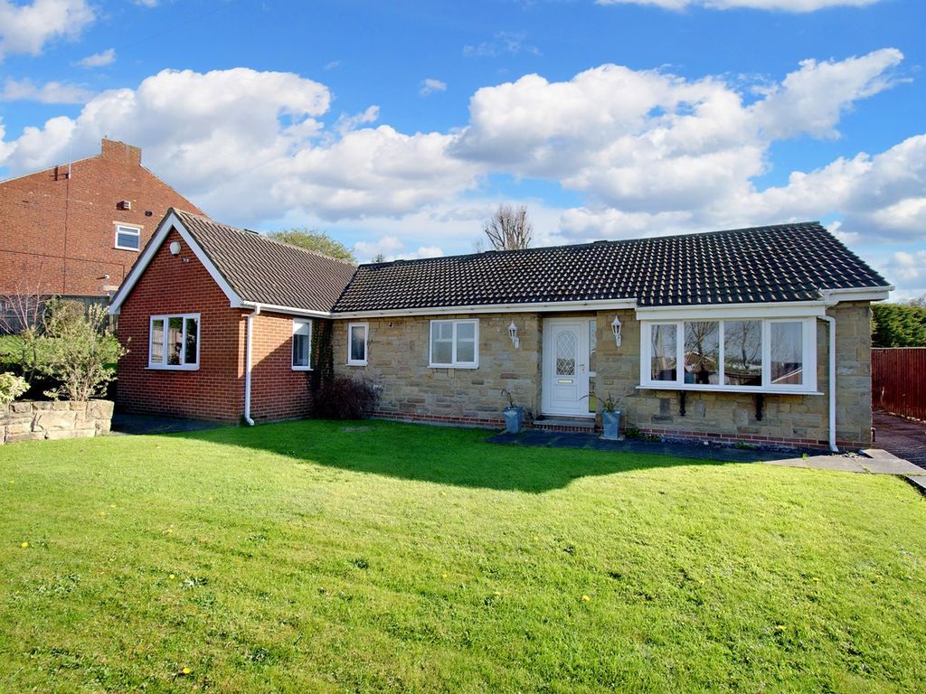 4 bed detached bungalow for sale in Hollin Lane, Crigglestone