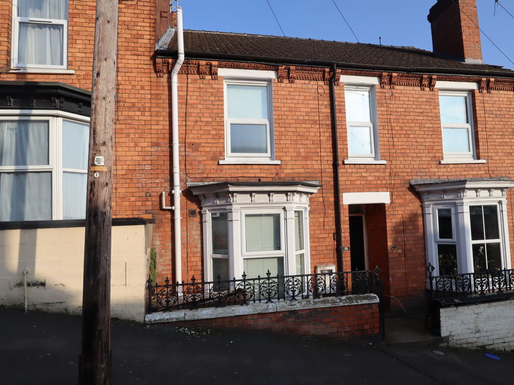 4 bed terraced house for sale in Laceby Street, Lincoln LN2, £150,000 Zoopla