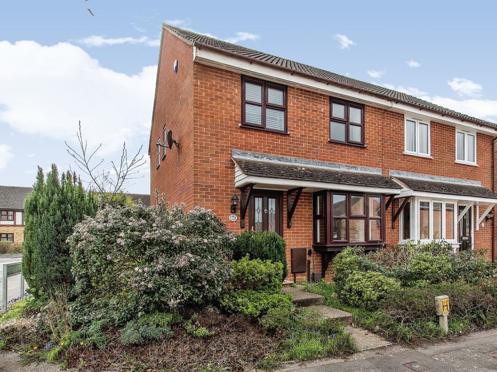 3 bed semidetached house for sale in The Hedgerow, Weavering