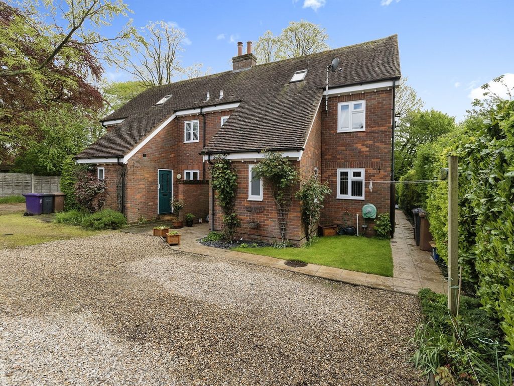 3 bed semidetached house for sale in High Street, Barkway, Royston SG8