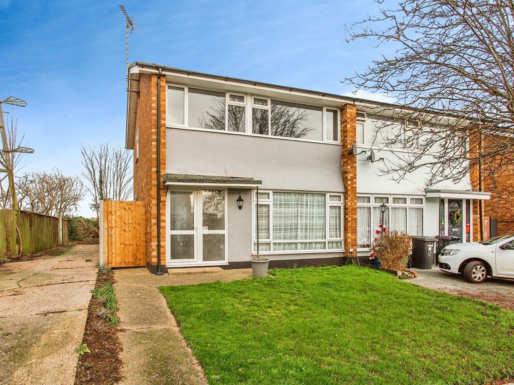3 bed semidetached house for sale in Coombes Grove, Rochford SS4, £