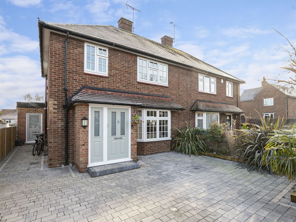 3 bed semidetached house for sale in Blackmore Road, Buckhurst Hill
