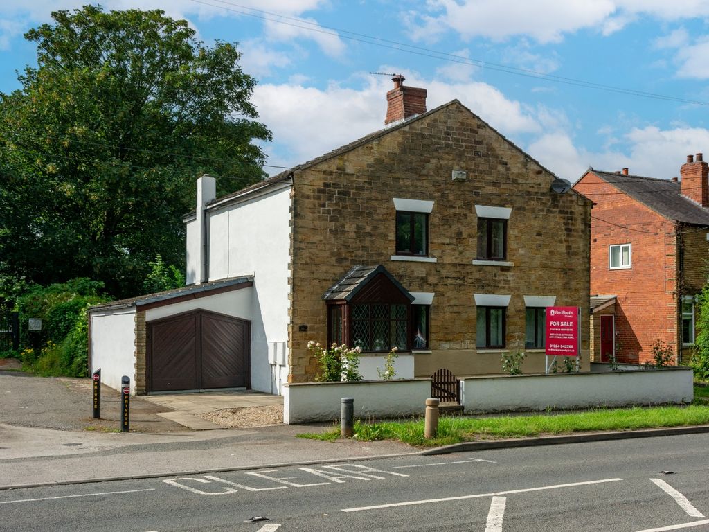 3 bed detached house for sale in Aberford Road, Stanley, Wakefield