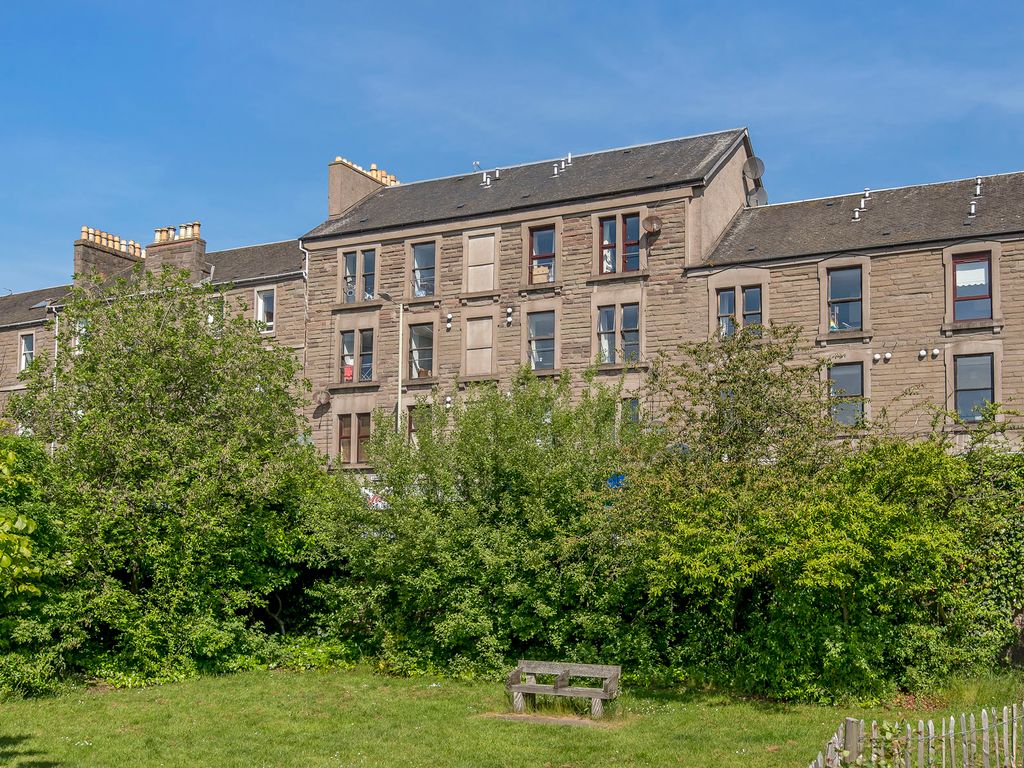2 bed flat for sale in 2/1, 18 Arbroath Road, Dundee DD4, £80,000 Zoopla
