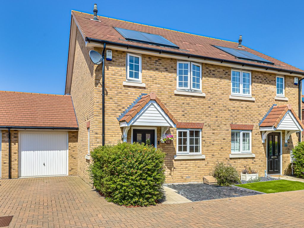 3 bed semidetached house for sale in Tamworth Drive, Wickford SS11
