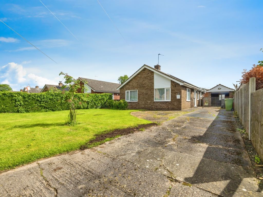 4 bed detached bungalow for sale in Stow Road, Willingham By Stow