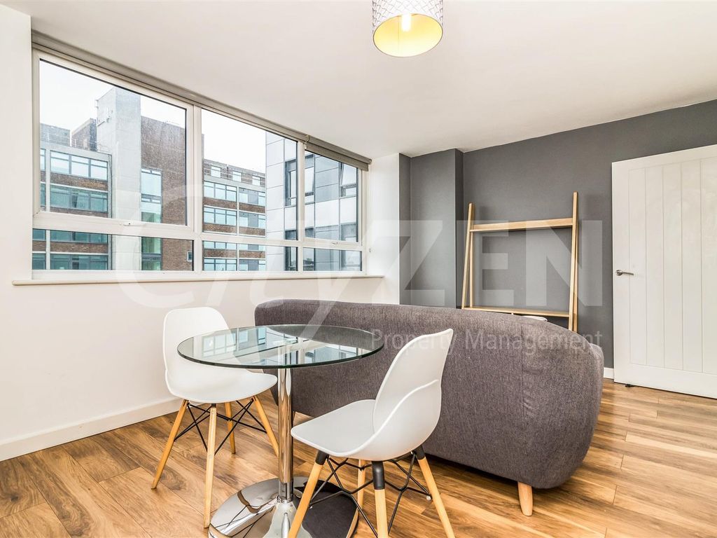 1 bed flat to rent in Grove House, Skerton Road, Manchester M16, £1,148