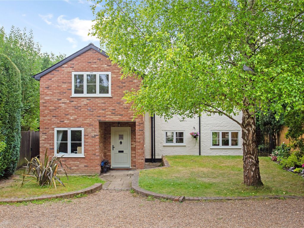 4 bed detached house for sale in Pirbright, Woking, Surrey GU24, £