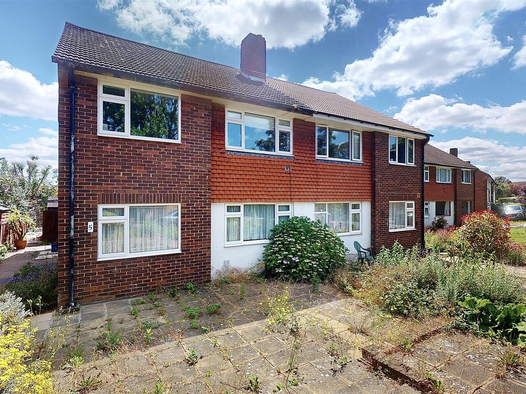 2 bed for sale in Wolsey Close, Hounslow TW3, £325,000 Zoopla